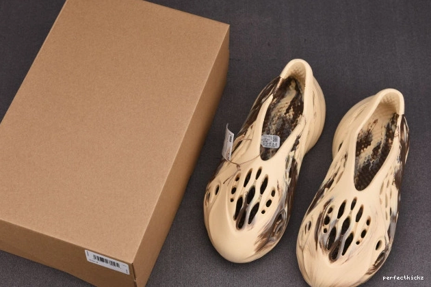 Adidas GX8774 Yeezy Cream MX Foam RNNR Clay 0803